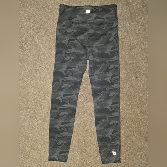Vuori Legging Bundle - Stride Performance & Caspian Camo - Picture 7 of 9